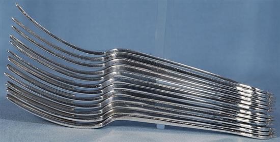 A George V silver canteen of 17th century style lace back trefid pattern cutlery, 110oz/ 3430 grams.